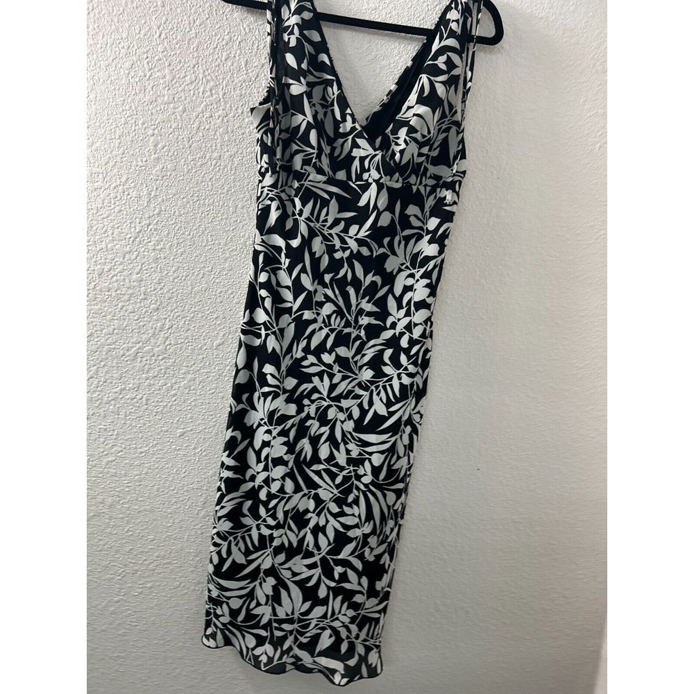 City Triangles Black White Leaf Print Maxi Dress‎ V Neck Tie Shoulder Flowy